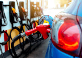 Fuel pump refueling a car